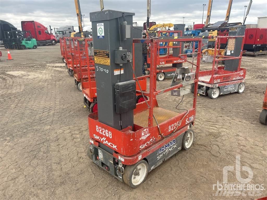 SkyJack SJ16 吊车起重机、绞车吊货机和物料升降机