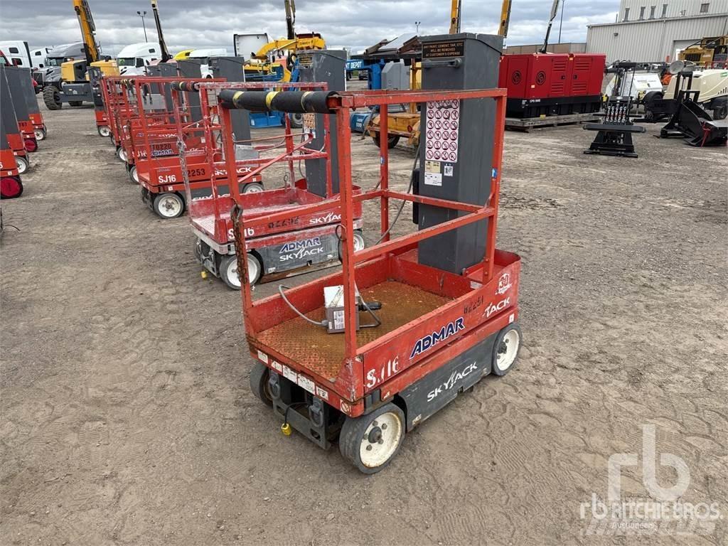 SkyJack SJ16 吊车起重机、绞车吊货机和物料升降机