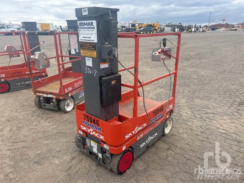 SkyJack SJ16 吊车起重机、绞车吊货机和物料升降机