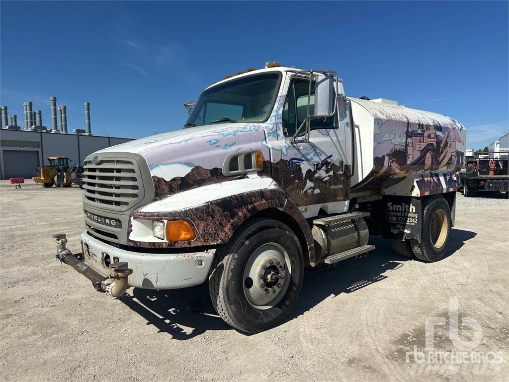 Sterling L8500 水罐车