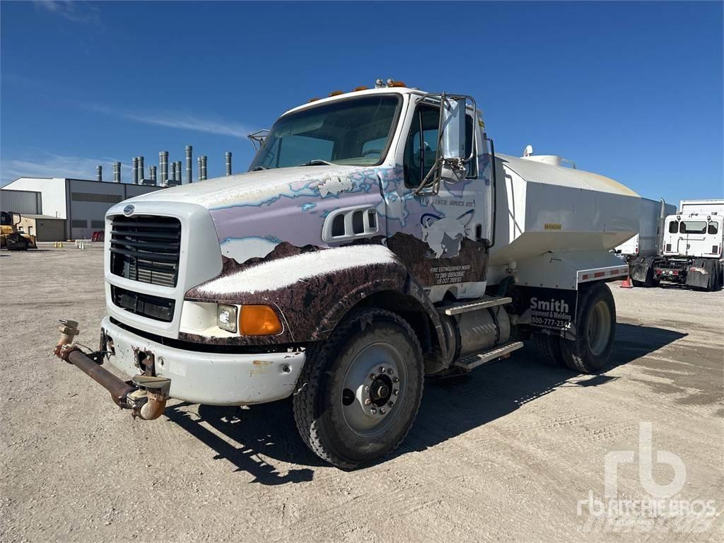Sterling L8513 水罐车