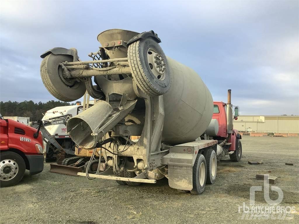 Sterling L9500 混凝土搅拌车