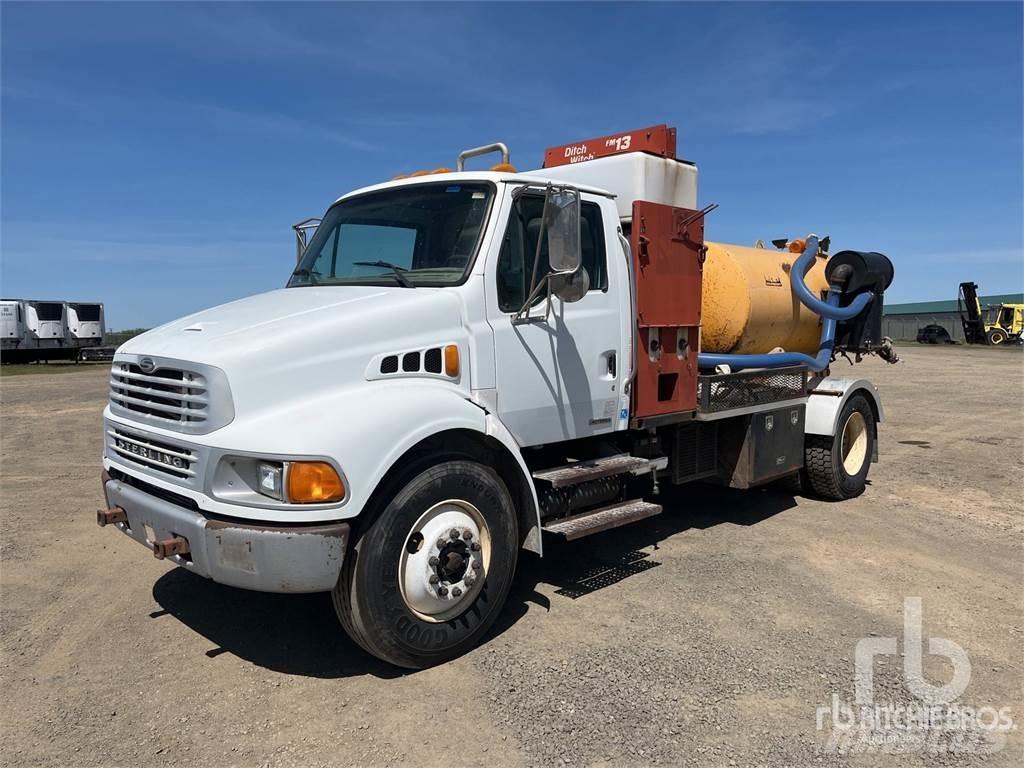 Sterling M8500 组合/真空油槽车