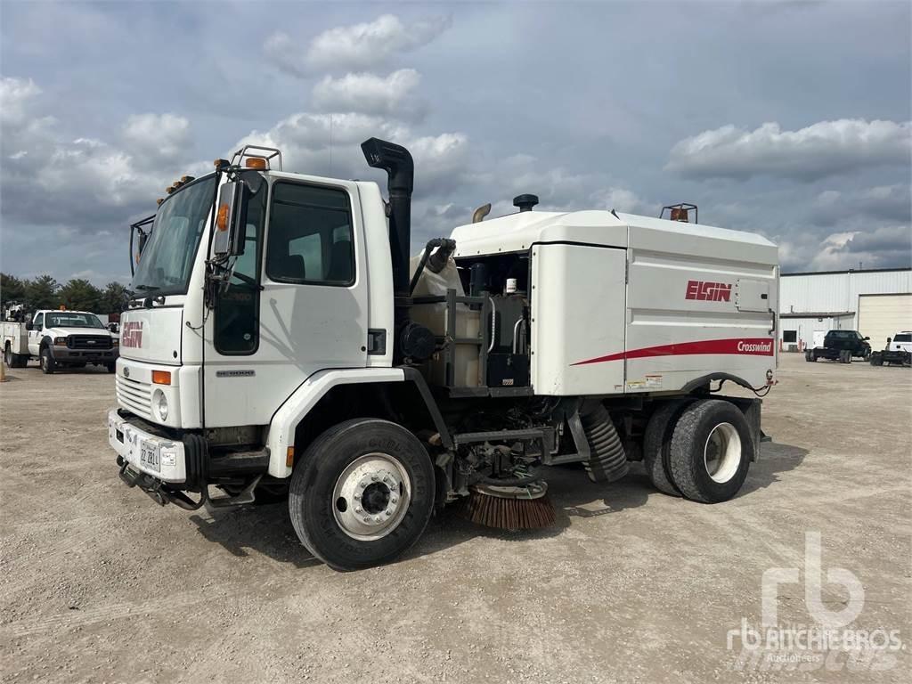 Sterling SC8000 道路清扫车