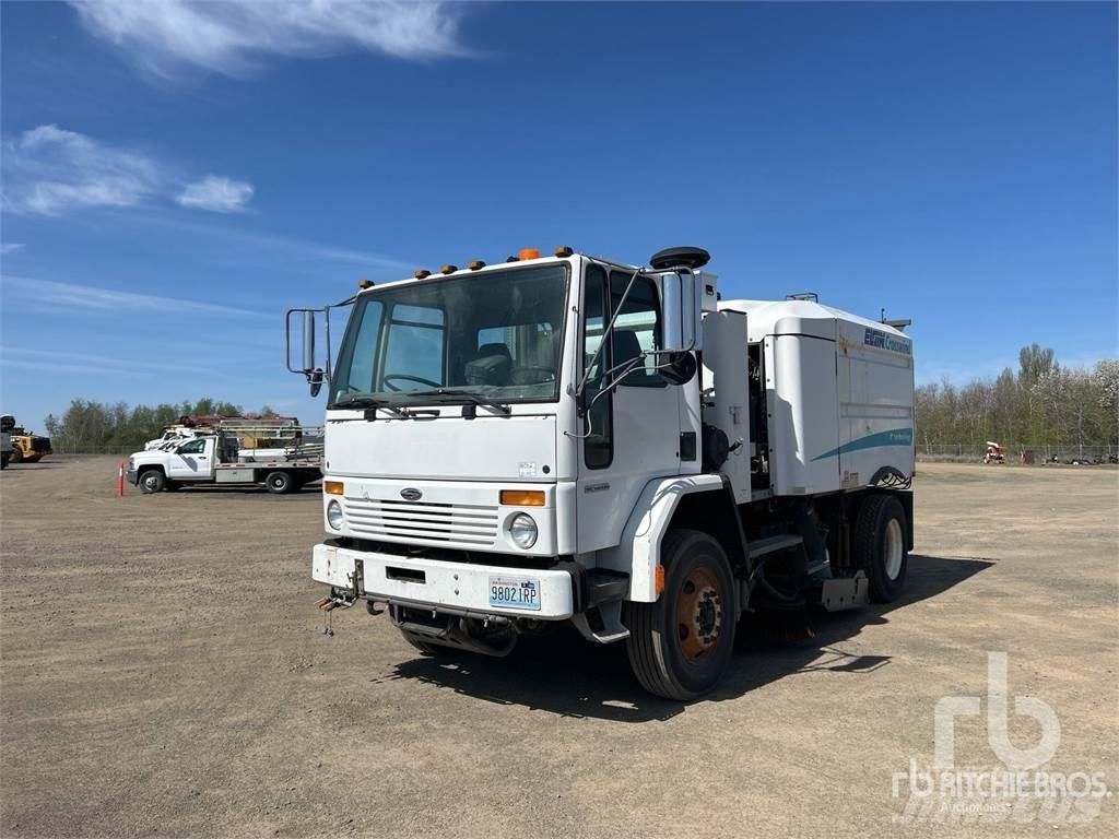 Sterling SC8000 道路清扫车