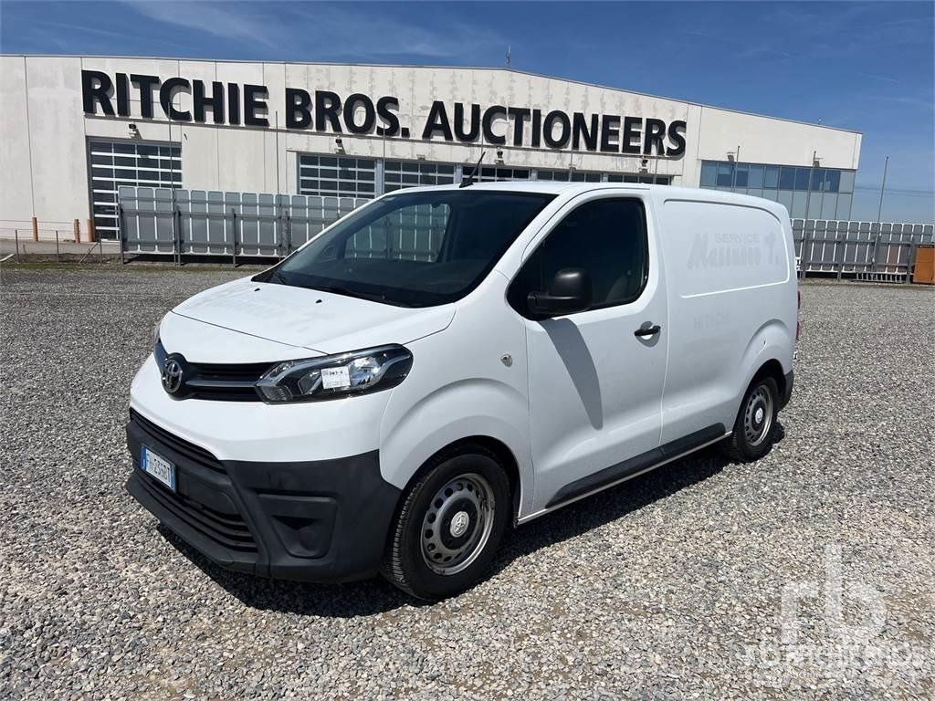 Toyota PROACE 大型面包车