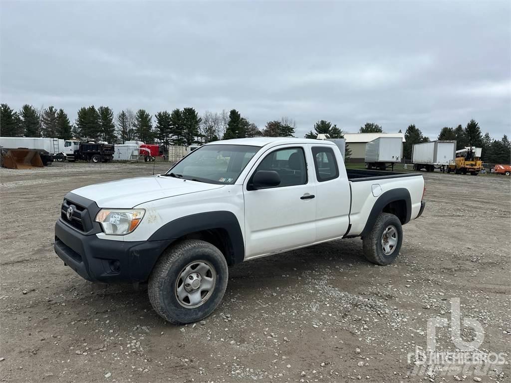 Toyota TACOMA 皮卡车
