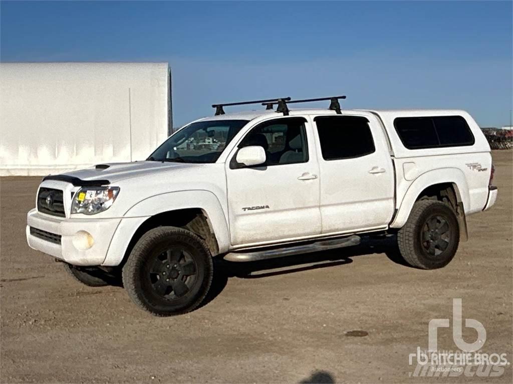 Toyota TACOMA 皮卡车