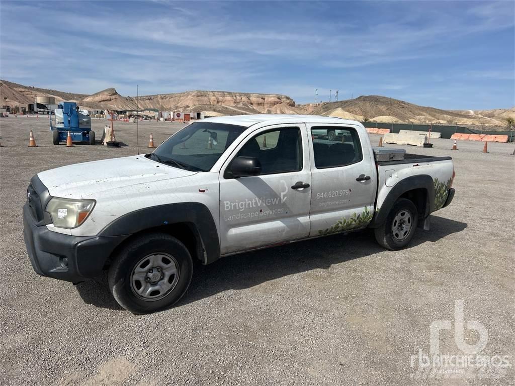 Toyota TACOMA 皮卡车