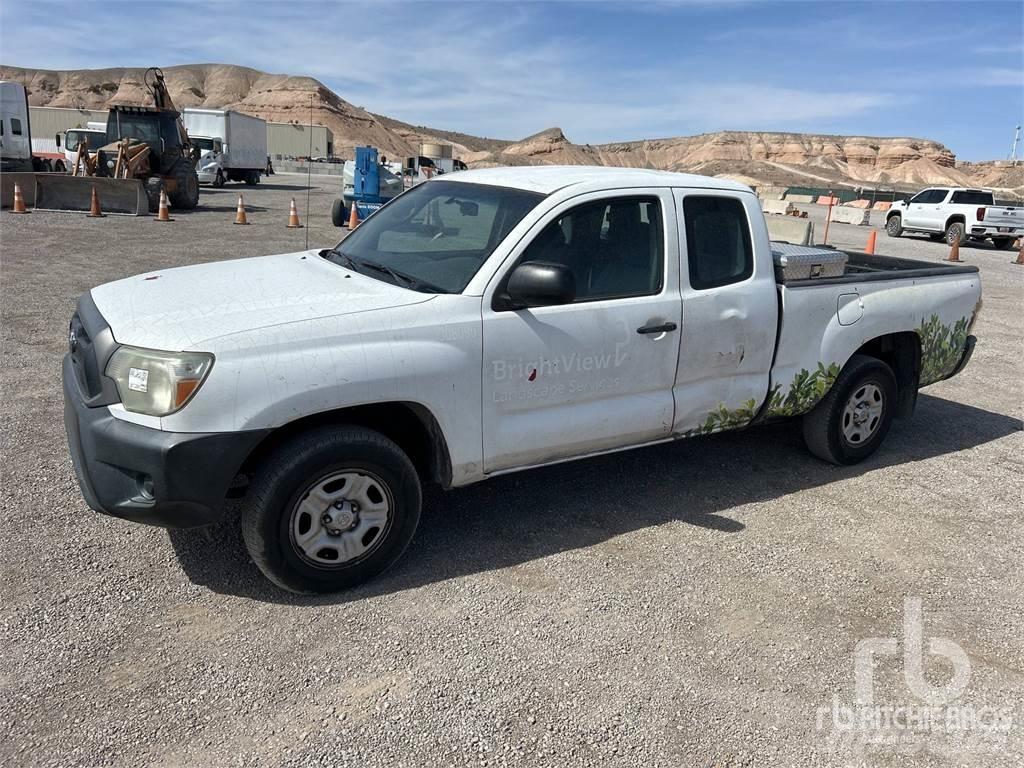 Toyota TACOMA 皮卡车