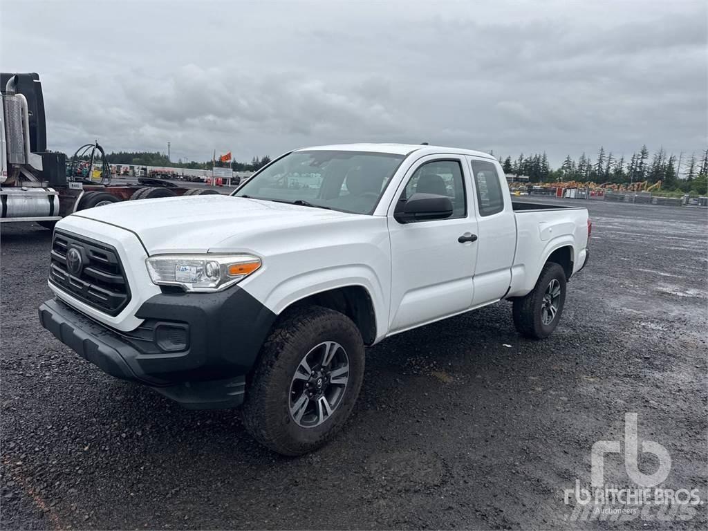 Toyota TACOMA 皮卡车