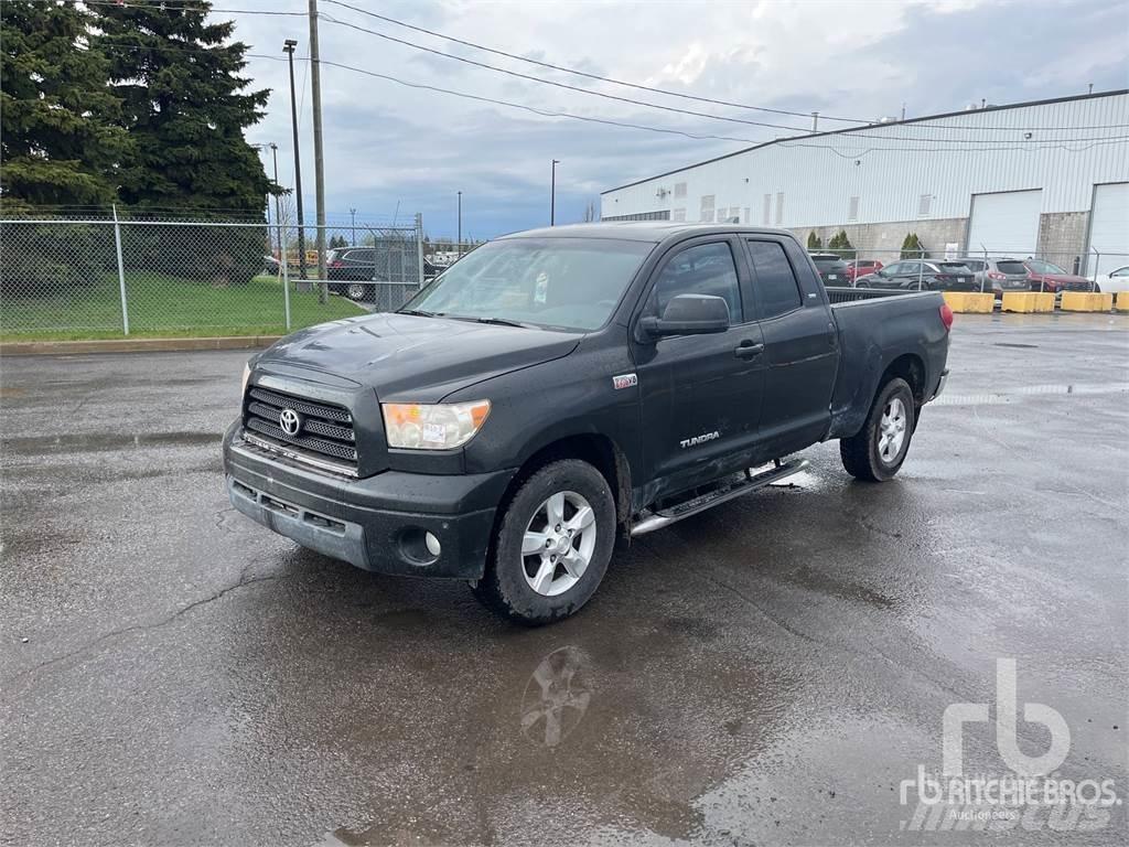 Toyota TUNDRA 皮卡车