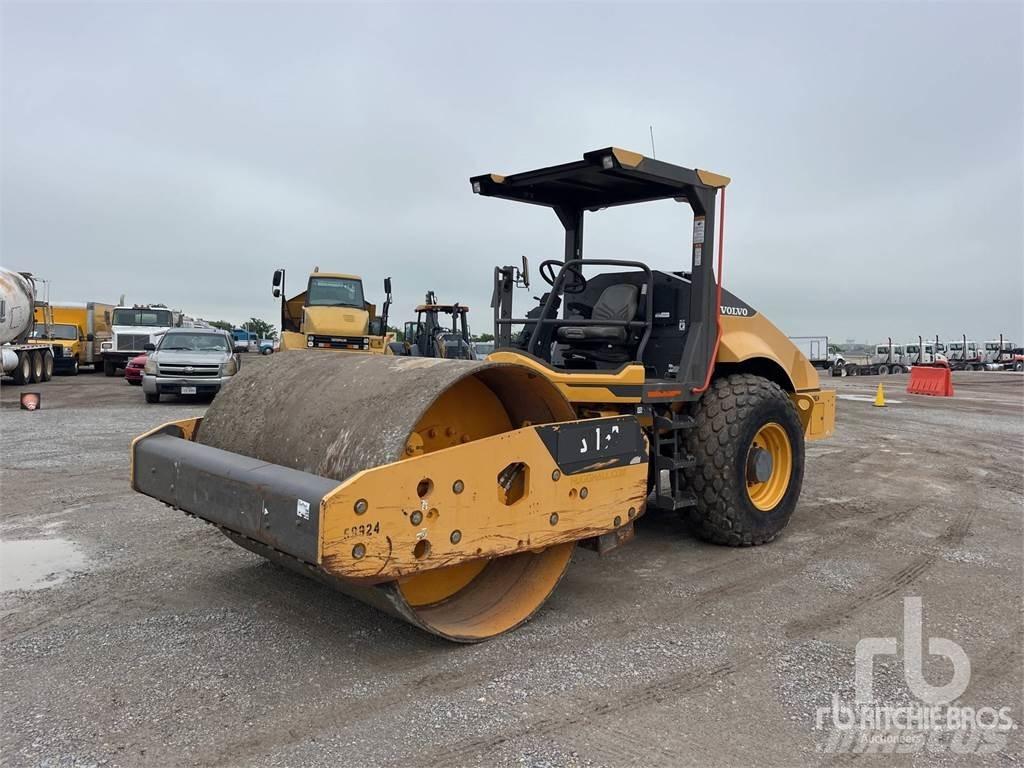 Volvo SD115B 双轮压路机