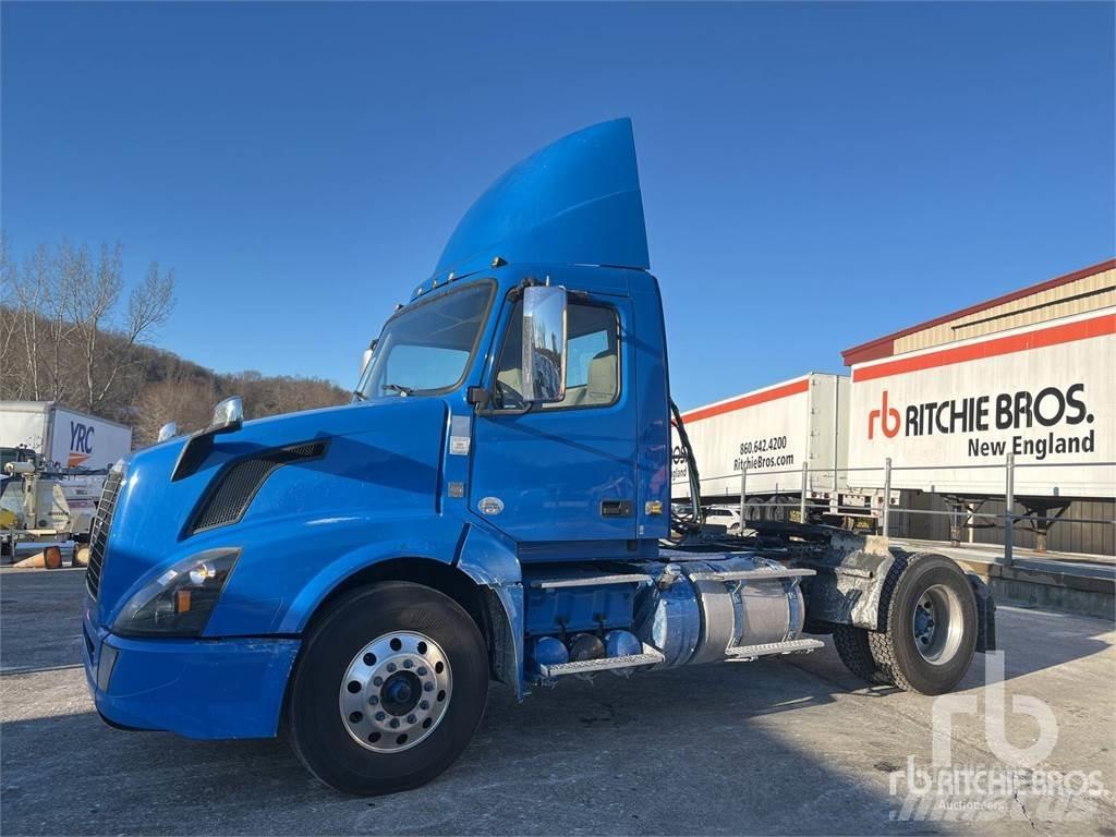 Volvo VNL300 牵引车