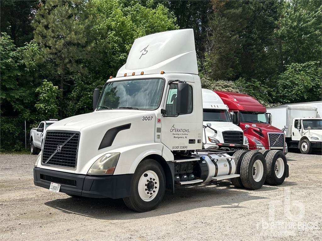 Volvo VNL300 牵引车