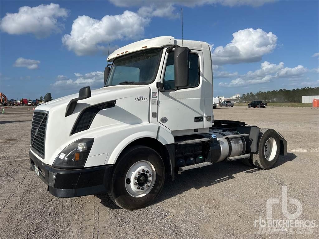 Volvo VNL300 牵引车