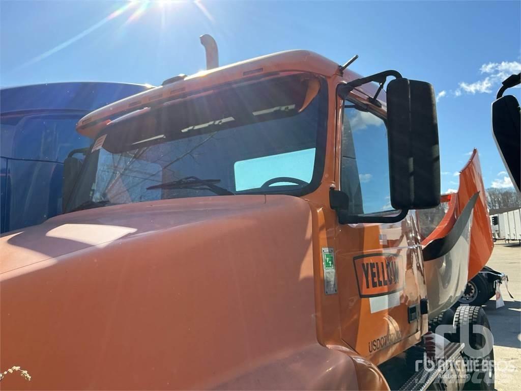 Volvo VNM 牵引车