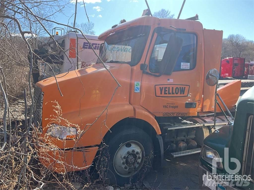 Volvo VNM 牵引车