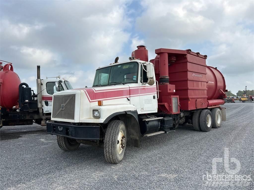 Volvo WG64F 组合/真空油槽车