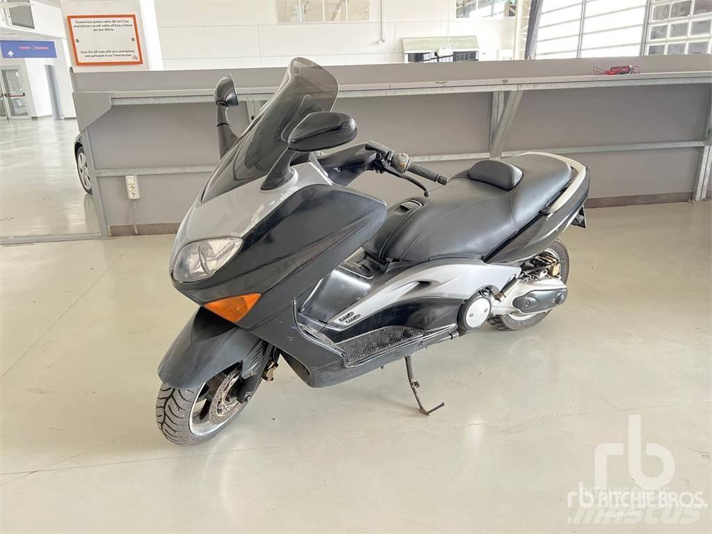 Yamaha TMAX 汽车