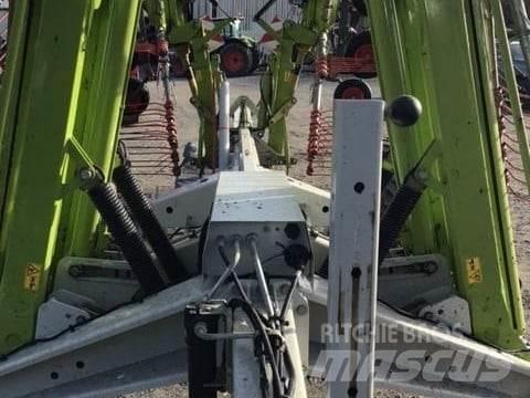 CLAAS 3600L 犁耙和摊草机