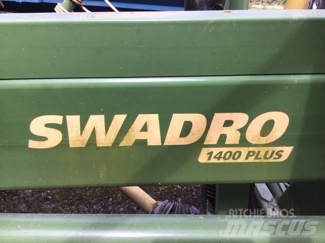 Krone 1400+ 犁耙和摊草机