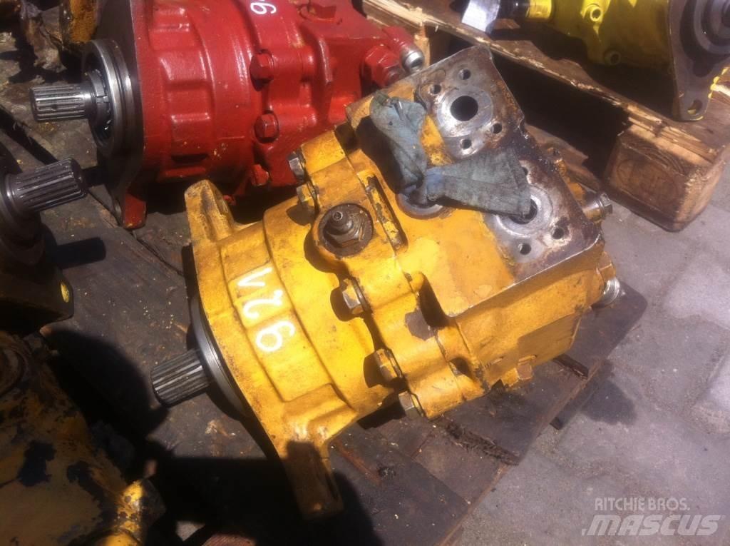 Komatsu E215... 发动机