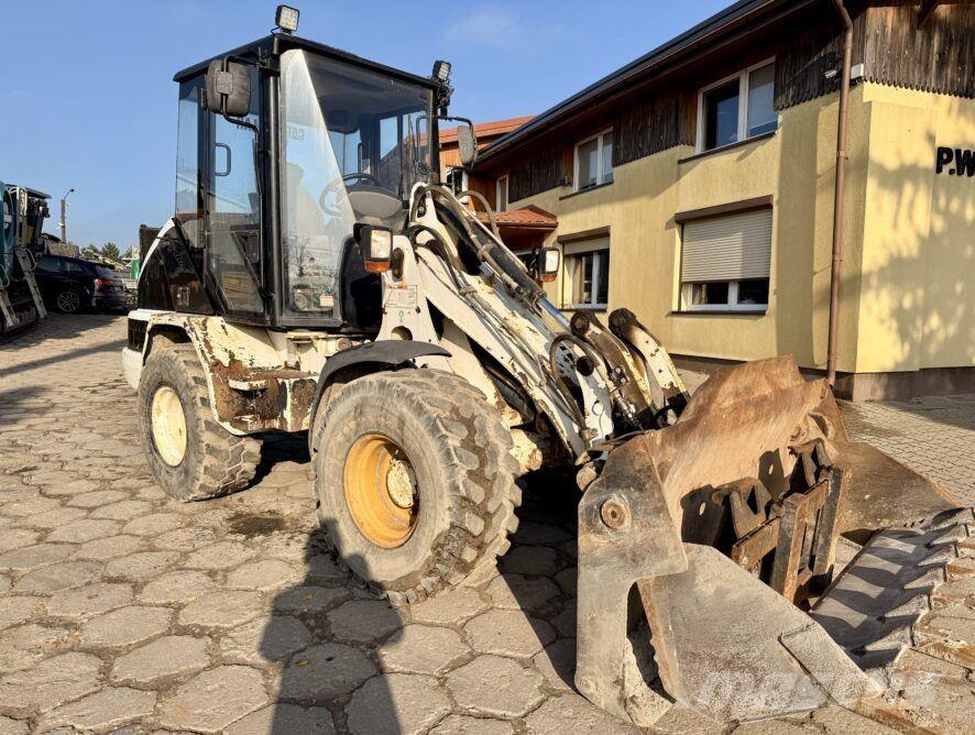 CAT 906 轮式装载机