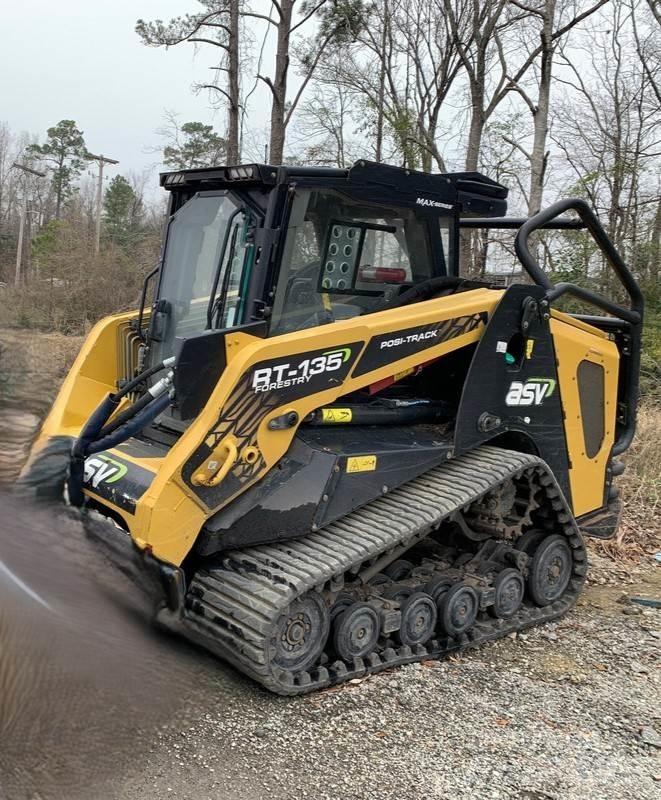 ASV RT135F 滑移装载机