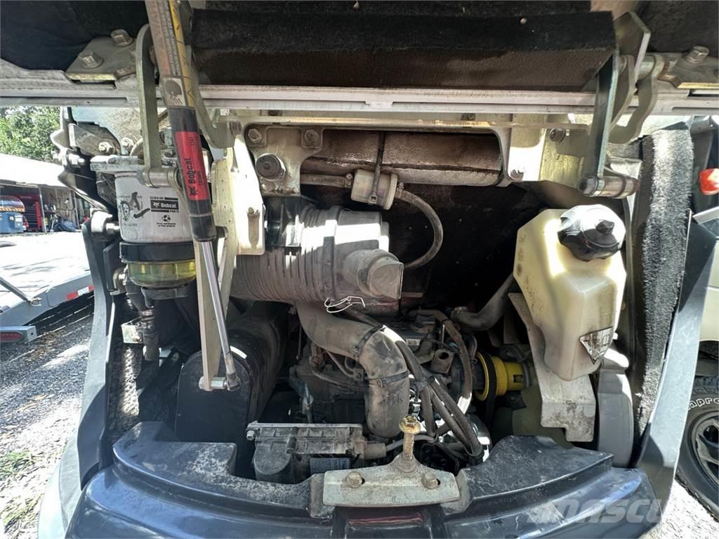 Bobcat E26 中型挖掘机
