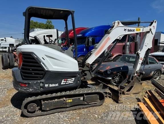 Bobcat E32I 小型挖掘机