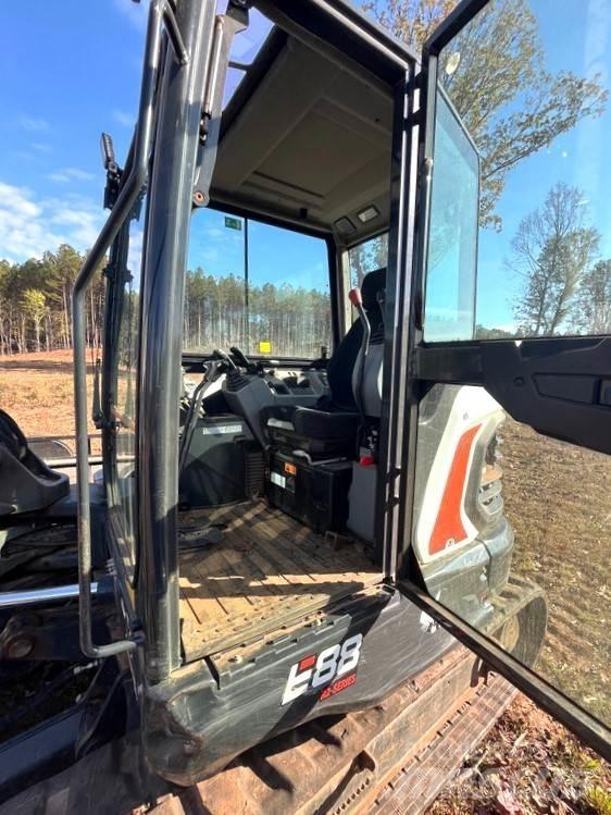 Bobcat E88 R2 中型挖掘机