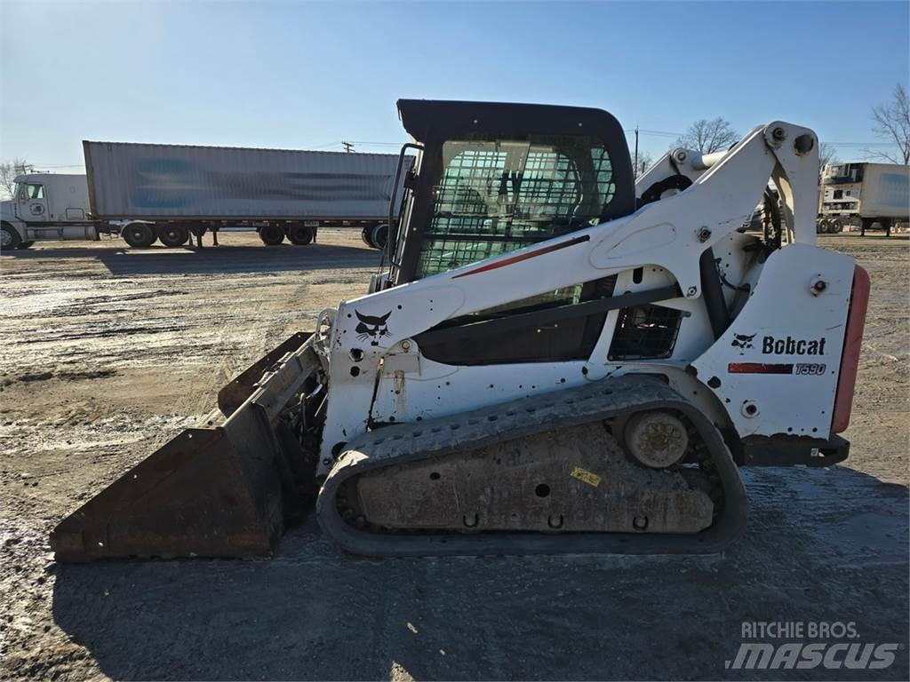 Bobcat T590 滑移装载机