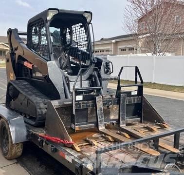 Bobcat T590 滑移装载机
