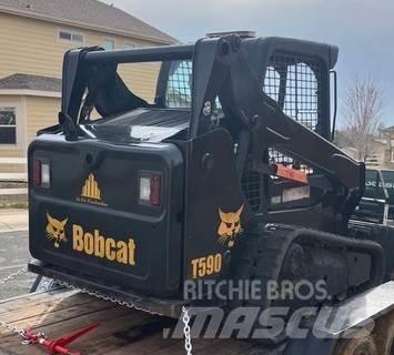 Bobcat T590 滑移装载机