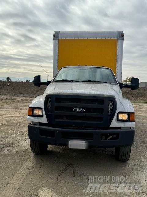 Ford F750 厢式货车