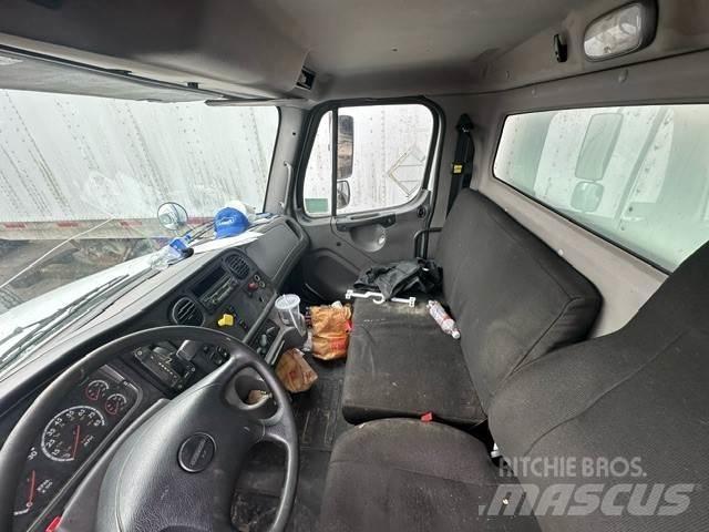 Freightliner M2 厢式货车