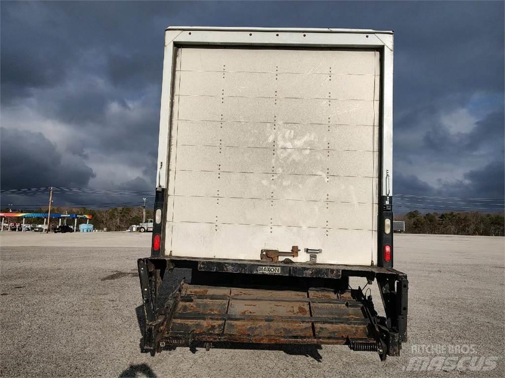 Freightliner M2 厢式货车