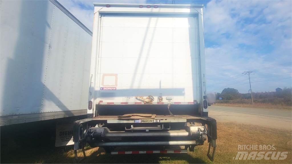 Freightliner M2 厢式货车