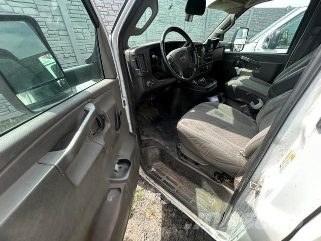 GMC Savana 4500 厢式货车