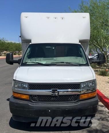 GMC Savana 4500 厢式货车