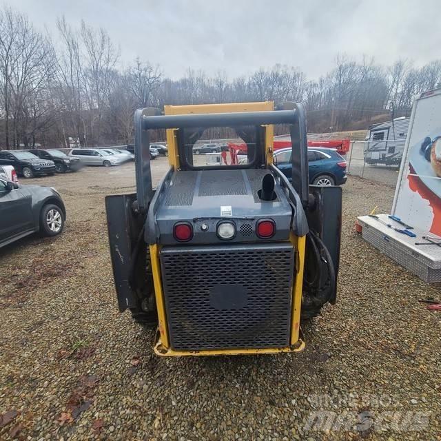 John Deere 320D 滑移装载机