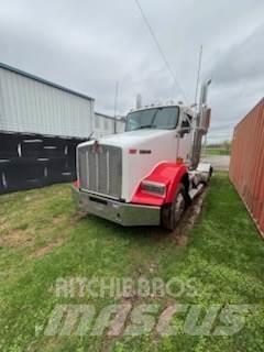 Kenworth T800W 牵引车