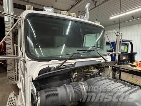 Kenworth T800W 牵引车
