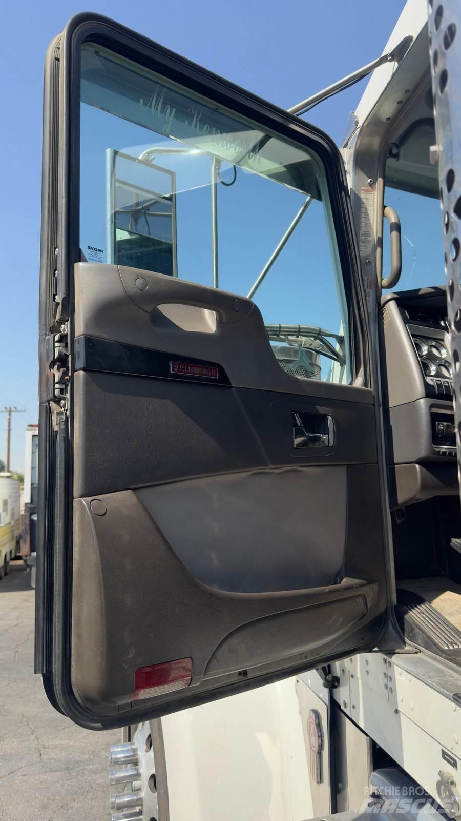 Kenworth W900 牵引车