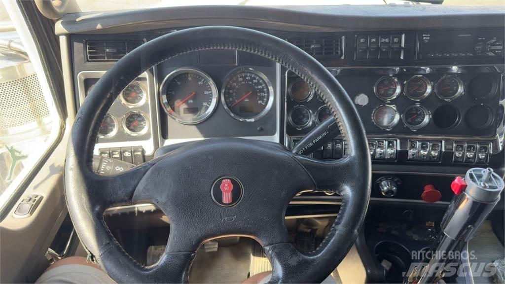 Kenworth W900 牵引车