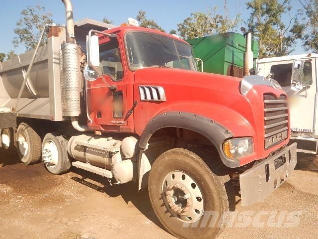 Mack GU713 自卸式货车