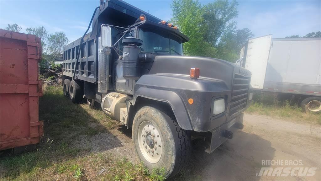 Mack RD6885 自卸式货车