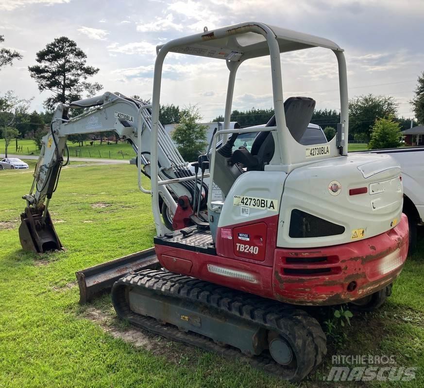 Takeuchi TB240 中型挖掘机