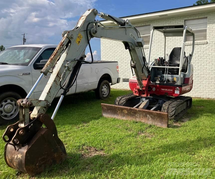Takeuchi TB240 中型挖掘机